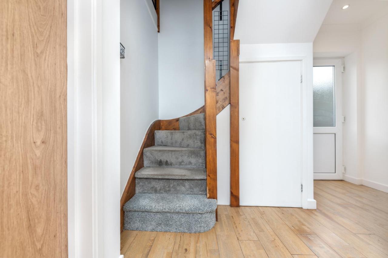 Stayright- 2 Bedroom House, Centrally Located & Close Walk To City Centre Cardiff Zewnętrze zdjęcie